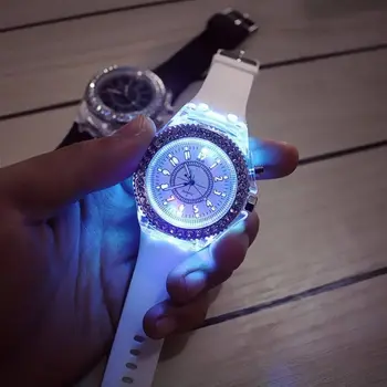 LED Apgaismojums Relogio Masculino Flash Gaismas Kristāla Kvarcu Tendence Ūdensizturīgs Rokas pulksteni 5 Krāsu Gaismas Rokas Pulksteņi
